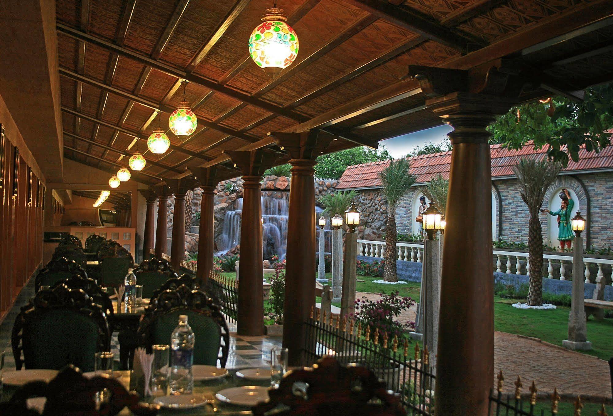 Kumararraja Palace Yelagiri Bagian luar foto